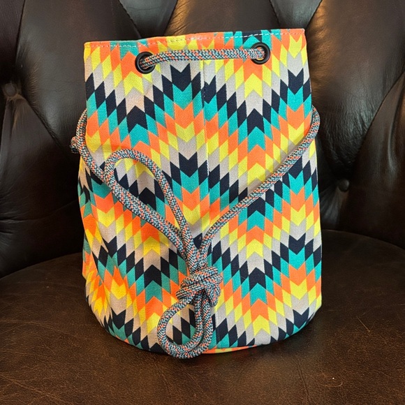 KAVU Women's Vibrant Chevron Crossbody Bucket Bag - Picture 4 of 7